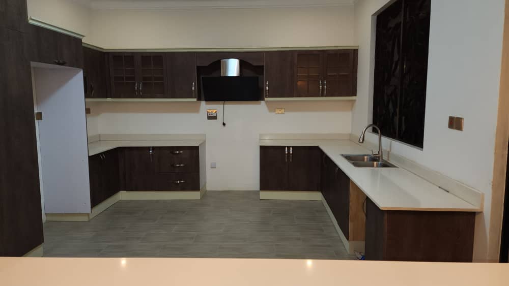 Spacious 5 bedroom house for sale in Kisaasi – Bahai