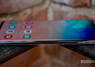 Samsung-Galaxy-S10-side-profile
